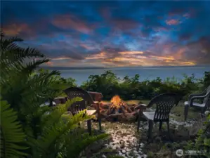 Step down to your personal Fire Pit for S'mores and stories.