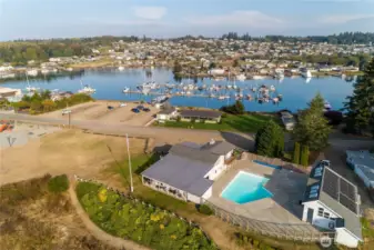 Pool and Clubhouse