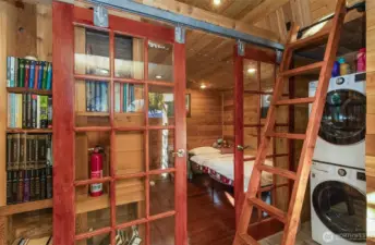 Cabin-lofts, laundry room