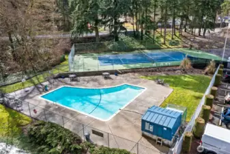 Well-Maintained Tennis & Pickleball Courts