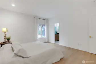 guest bedroom has continental bath.