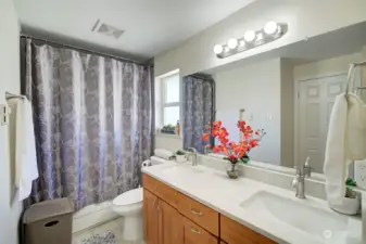 Unit A Full bathroom