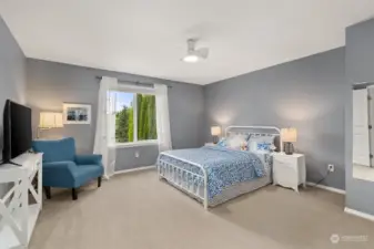 Large primary bedroom.