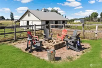 Enjoy the Firepit in Backyard