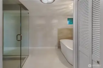Another view of the primary bath