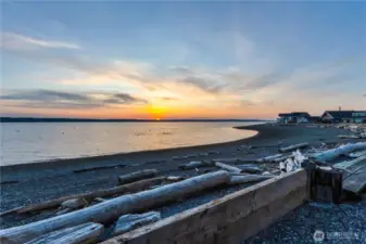 McKee's Beach is a Private Beach community with 5 beach access points, including 2 boat launches!