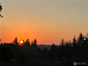 Big Horizons!  Sunrise to Sunset Views!