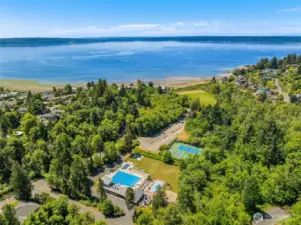 The property comes with Lot A beach rights to the Cove with trails, pickle courts, 700' of shoreline and picnic tables as well as a boat launch.