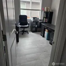 Office or option for a 3er bedroom