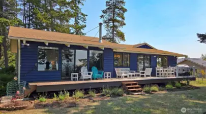 Large Deck for Entertaining