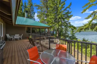 Pineloch Sun Beach Club, patio space with community use BBQ.