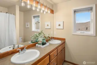 Upper Level Full Bath