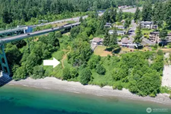 Trail leading to beach/water!