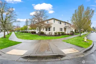 Side walks throughout the neighborhood providing safe and accessible commuting.