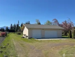 Shop/Garage w/new roof
