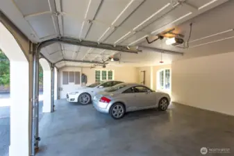 The garage interior view - plenty of room!