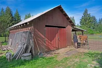 Exterior of storage barn /shed 24x18 with 12' lean to