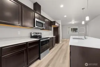 Photographs are for illustrative purposes only. Features, finishes, interior/exterior colors, landscaping and floorplan shown may vary from actual homes built