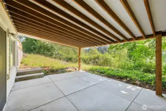 Patio below the deck w/lake views