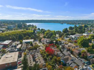 Just one block from Green Lake and the Green Lake library, shops, restaurants, grocery stores, and more!