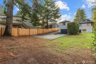 Backyard area with very flat lot and new fencing