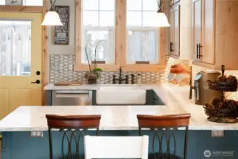 Main house - Kitchen view 4.