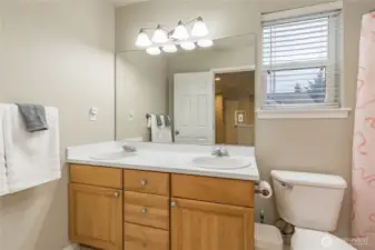 Full upstairs hall bathroom with dual sinks