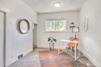 Bonus room—ideal as an office, studio, or creative space