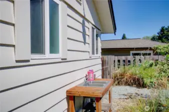 Outdoor sink for gardening projects, cleaning fish or whatever.
