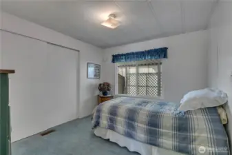 2nd bedroom