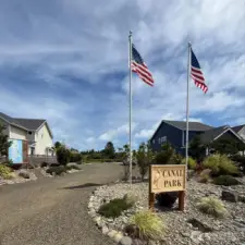 At Canal Park you'll enjoy fishing off the dock and launching a kayak or paddle-board from Oyhut Bay Adventure Company into the 23 miles of fresh waterways in Ocean Shores.