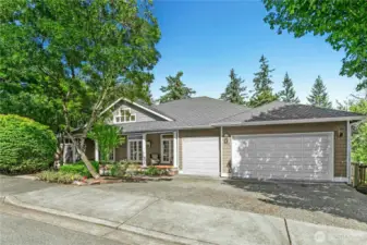 Exceptional Lakemont home has something for everyone!