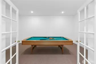 Separate media/billiard room