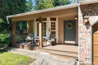 Covered Front Porch!