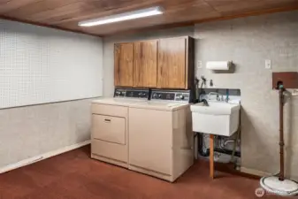 Lower level basement has exterior access.