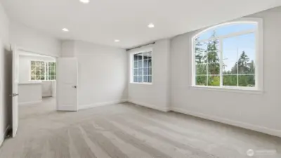 Large bonus room with territorial views.