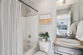 Secondary ensuite bathroom