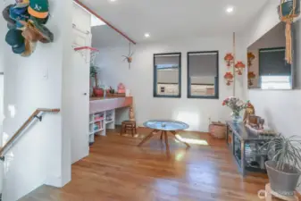 Living area to downstairs