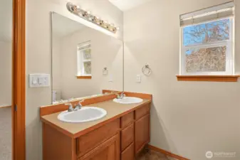 Primary bath w/ dual sinks