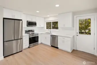 UNIT C - brand new Samsung appliances