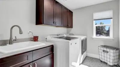 UTILITY ROOM WITH SINK