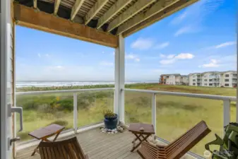 balcony with no other building nearby