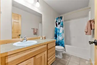 Main level full bath