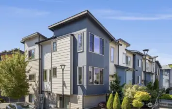 Amazing corner townhome by Ichijo Homes, where modern design meets spacious living. Featuring 4 bedrooms, 3.5 baths, and 1986 sq ft, this residence blends luxury, functionality, and architectural distinction