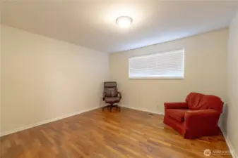 Bedroom/office 2.
