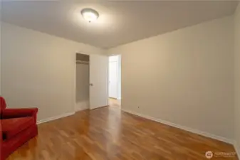 Bedroom/office 2.