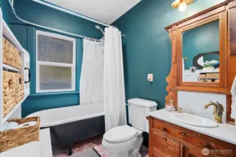 Main floor full bath with claw tub.