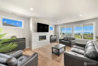 Spacious great room with open floor plan and expansive panoramic views to the south.