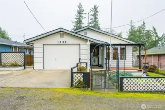 Garage has been converted into an additional space. Side patio on the left leads to a covered patio area. New Roof and freshly painted.