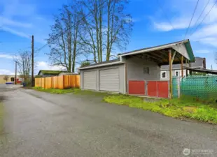 Detached Garage/Shop from back alleyway.